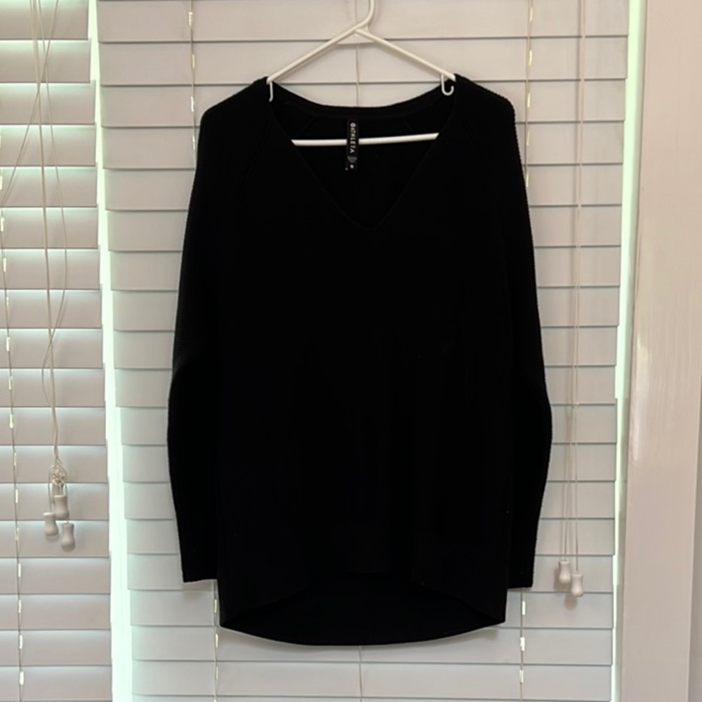 Athleta Black V-Neck Long Sleeve Sweater